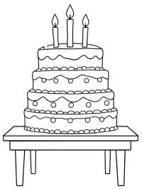Tort urodzinowy na stole